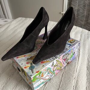 Jeffrey Campbell Hints Pump in Brown Suede